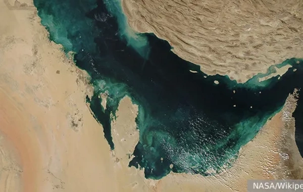 In the Persian Gulf, 900 ships went off course