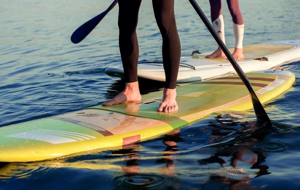 In Dagestan, a female tourist and her five-year-old son went missing during a paddleboard excursion