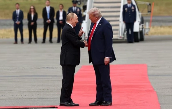 Переговоры Дональда Трампа и Владимира Путина начались в формате "три на три"