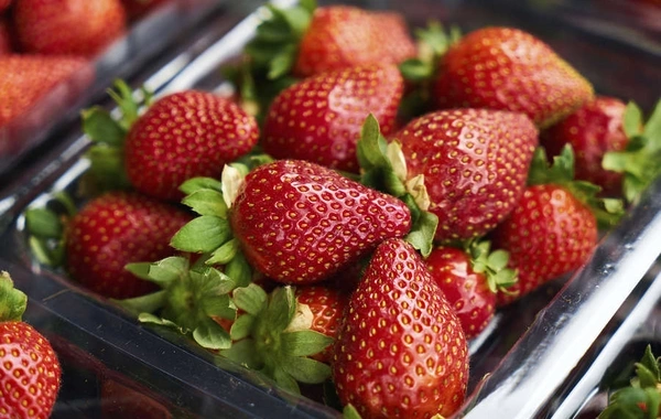 Какие продукты естественно отбеливают зубы?