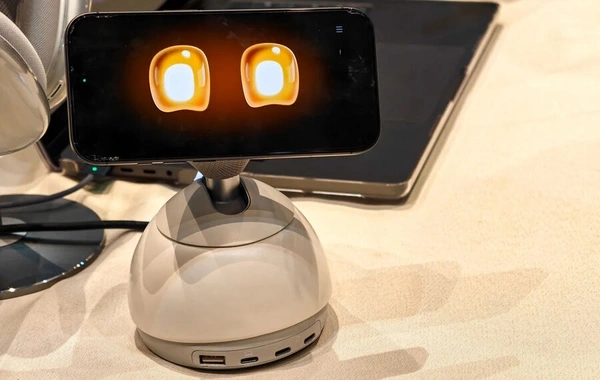 Новая зарядка превращает iPhone в настоящего робота