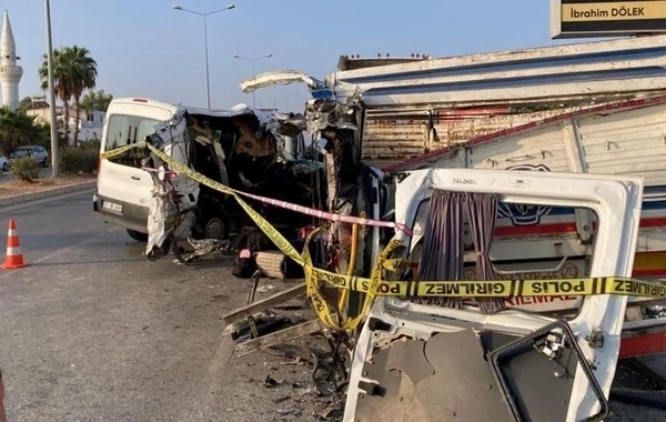 In Turkey, a minibus with schoolchildren was involved in a traffic accident: 2 people died, 10 were injured