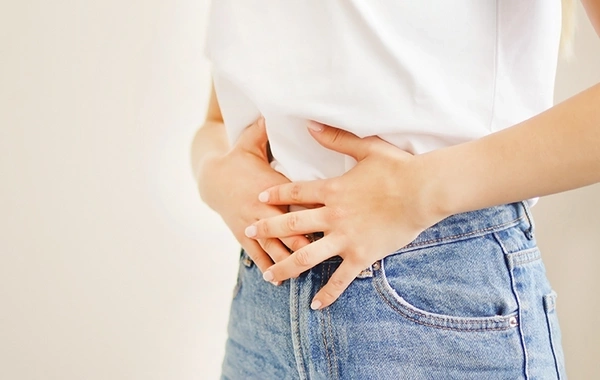 Тошнота и боль в животе у женщин - скрытые признаки инфаркта