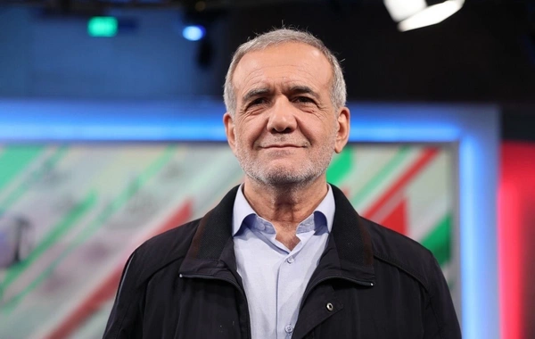 Пезешкиан пошутил с журналисткой на азербайджанском языке