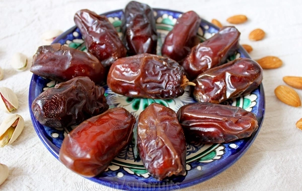 What mistake turns healthy dates into poison for the body?