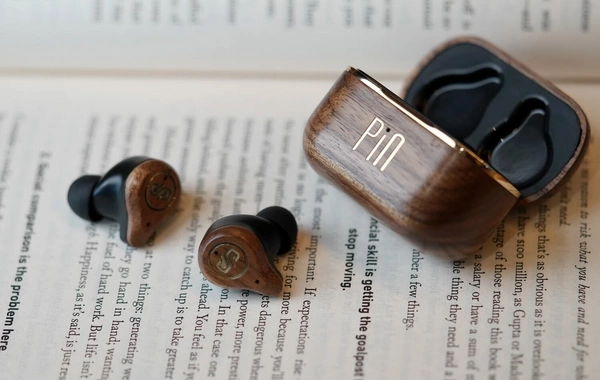 Wooden AI earbuds presented