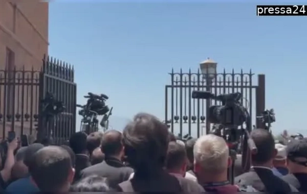 Armenian security forces detained Archbishop Ajapahyan