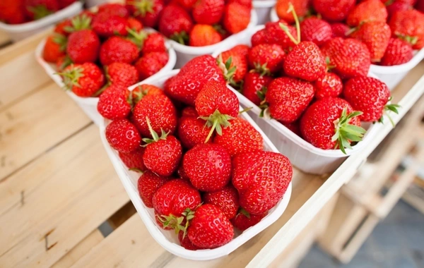 What threatens excessive consumption of strawberries - WARNING